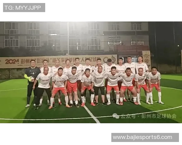 足球八一队奋勇拼搏展现团队精神助力中国足球崛起之路